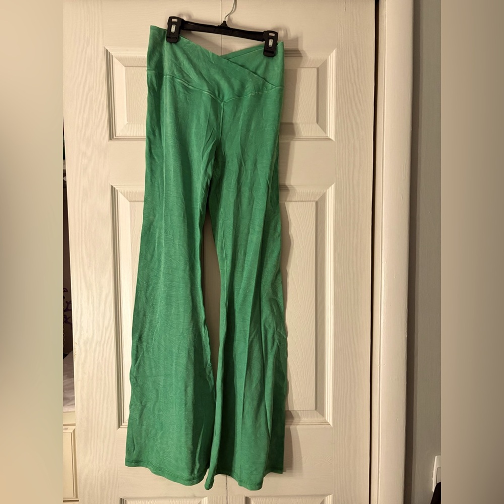 Green flare offline arie leggings